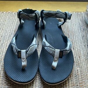 Teva Women’s Ankle Strap Sandal, size 8
